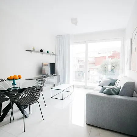 Silver House & Lukos House By Holidays Lejlighed